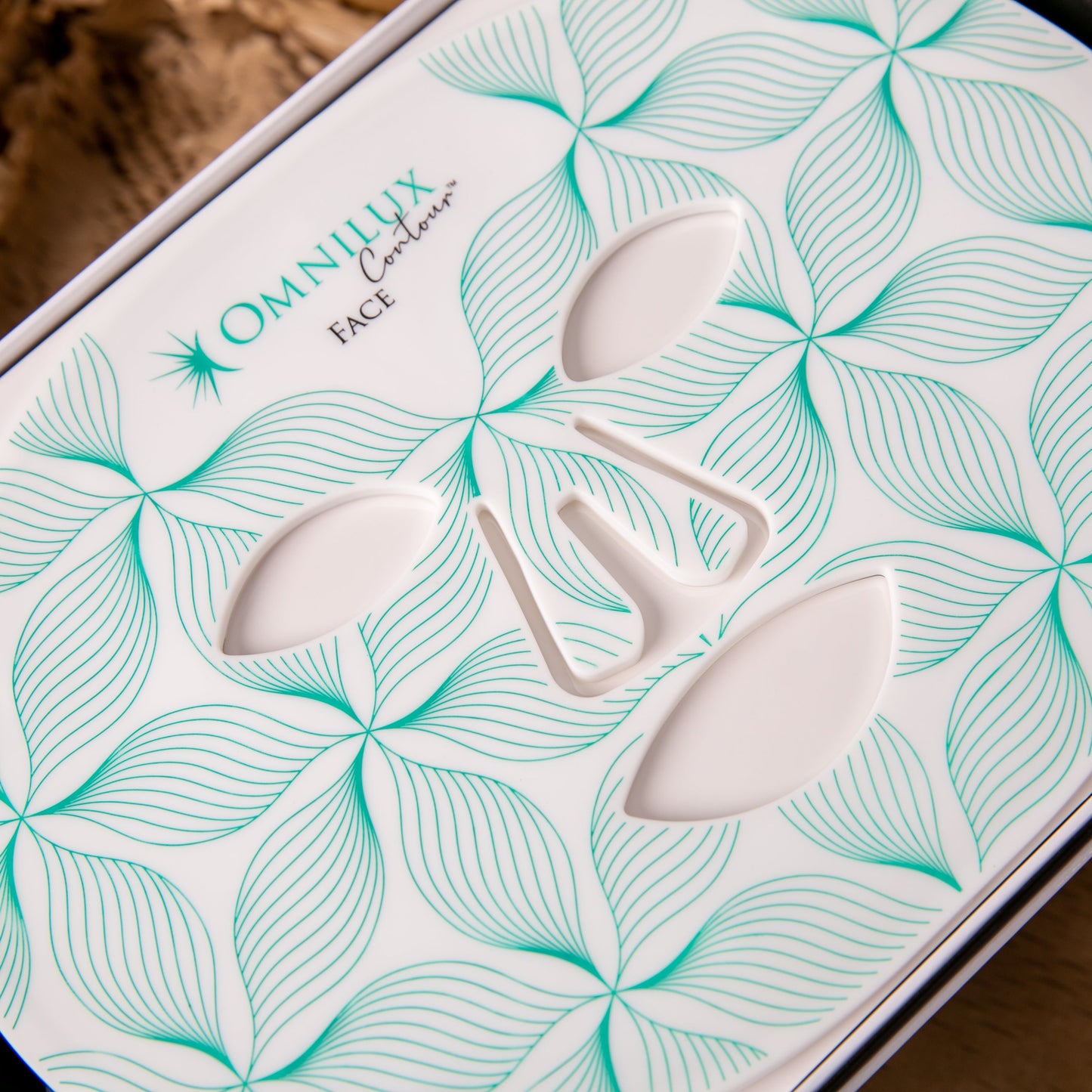 Contour Face, Neck & Decollété LED Mask Set