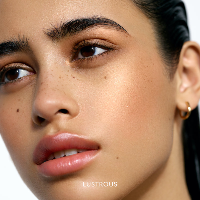 lustrous |